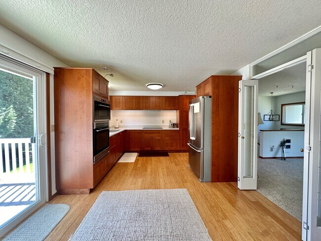 Building Photo - 7460 SW Elmwood St