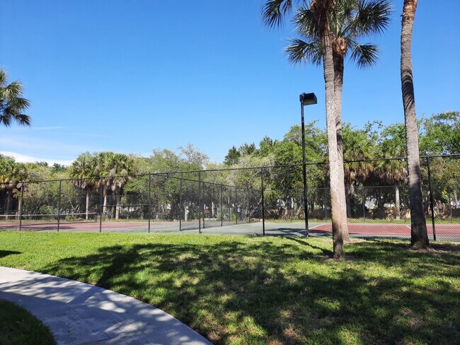 Building Photo - 10505 Waterview Ct