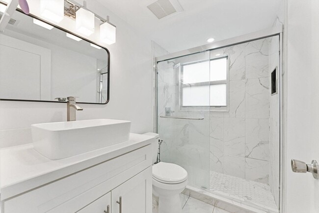 Building Photo - 71 Fanshaw B