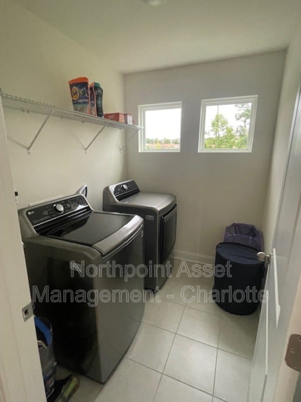 Building Photo - 10415 Glenmere Crk Cir