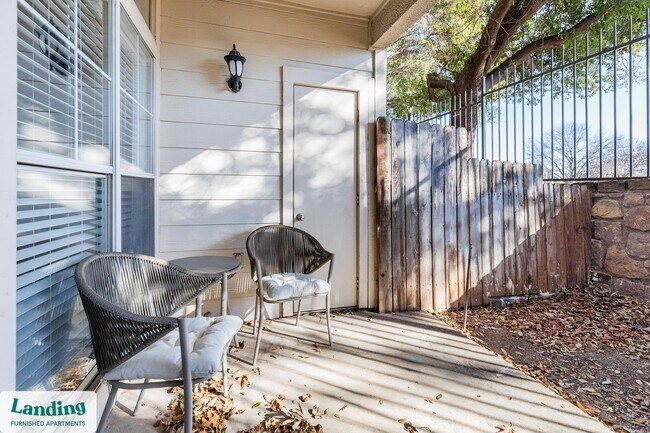 Building Photo - 1000 Henderson St