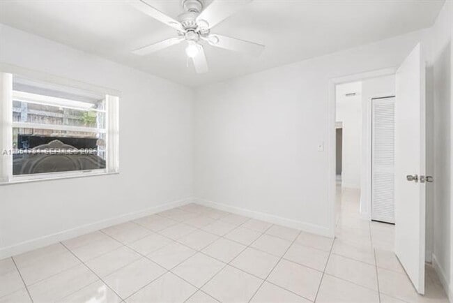 Building Photo - 3233 SW 25th St