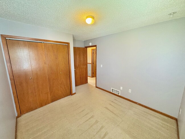 Building Photo - Comfortable Living