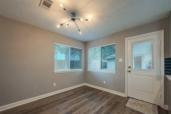 Building Photo - 1623 Cherry Ridge Dr