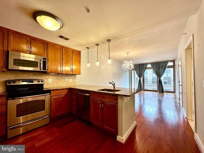 Building Photo - 888 N Quincy St