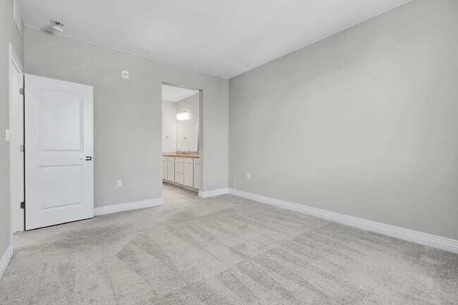 Building Photo - $2,775 - 3 Bed, 3 Bath Condo in Aurora wit...