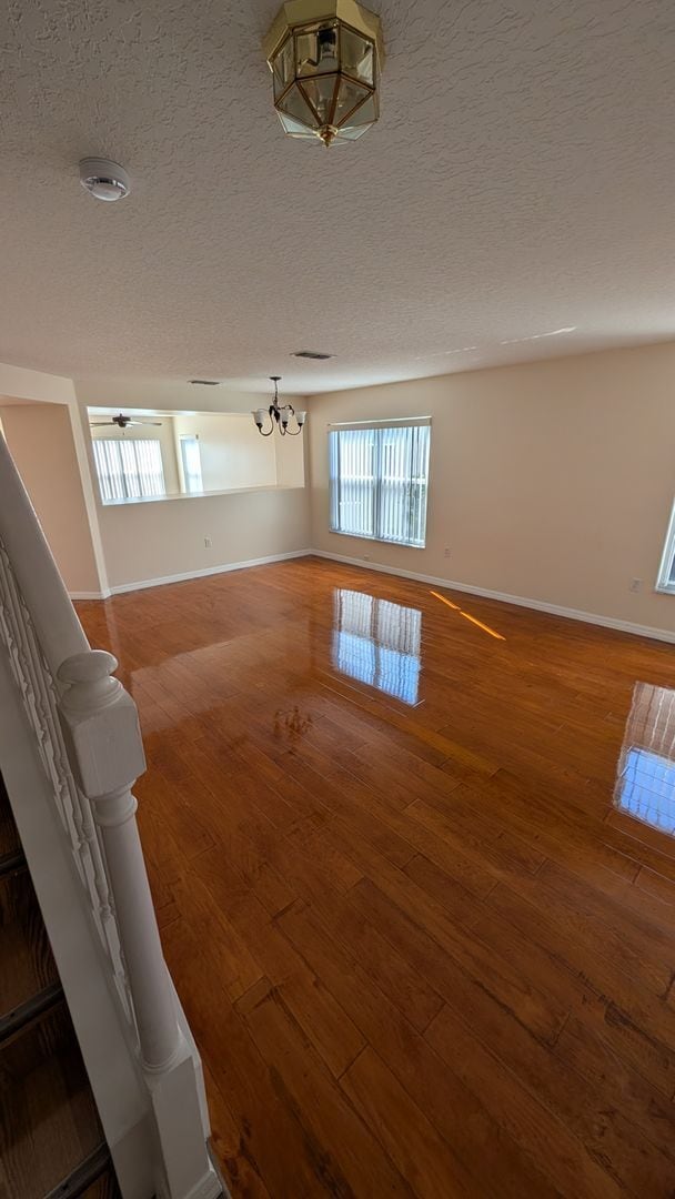 Building Photo - East Orlando spacious 3 bedrooms home with a large loft.