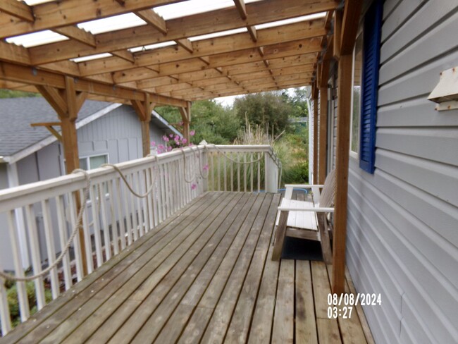 Building Photo - 3bd 2ba Located in Ocean Shores