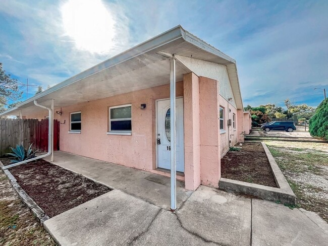 Building Photo - 2/1 Duplex COMING SOON!