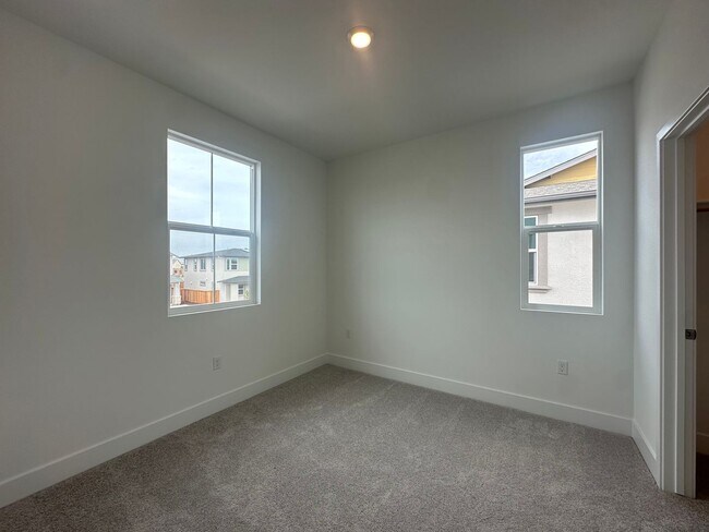 Building Photo - 2824 Wrangell St