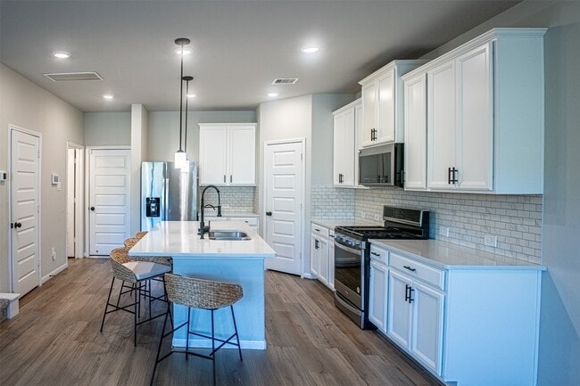 Building Photo - 16018 Oregon Oak Dr