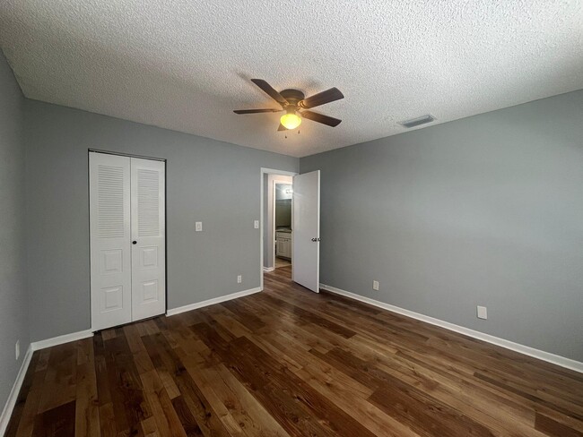 Building Photo - 5184 Jog Ln