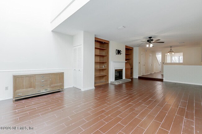 Building Photo - 3216 Oak St