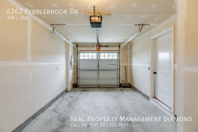 Building Photo - 6262 Pebblebrook Dr