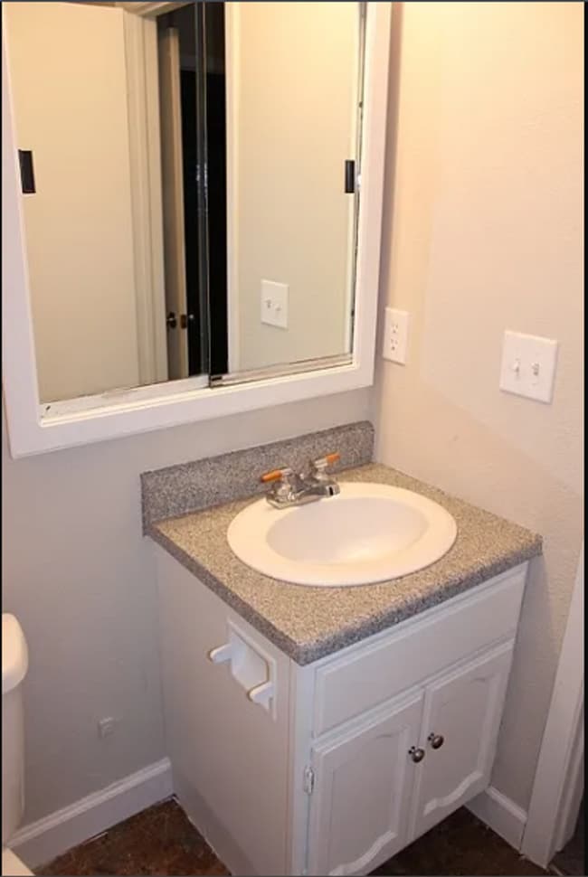 Building Photo - Spacious 3 bedroom duplex close to McConne...