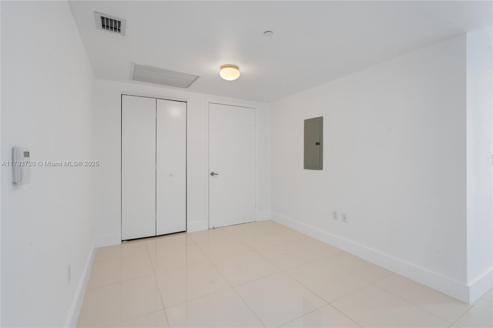Building Photo - 475 Brickell Ave