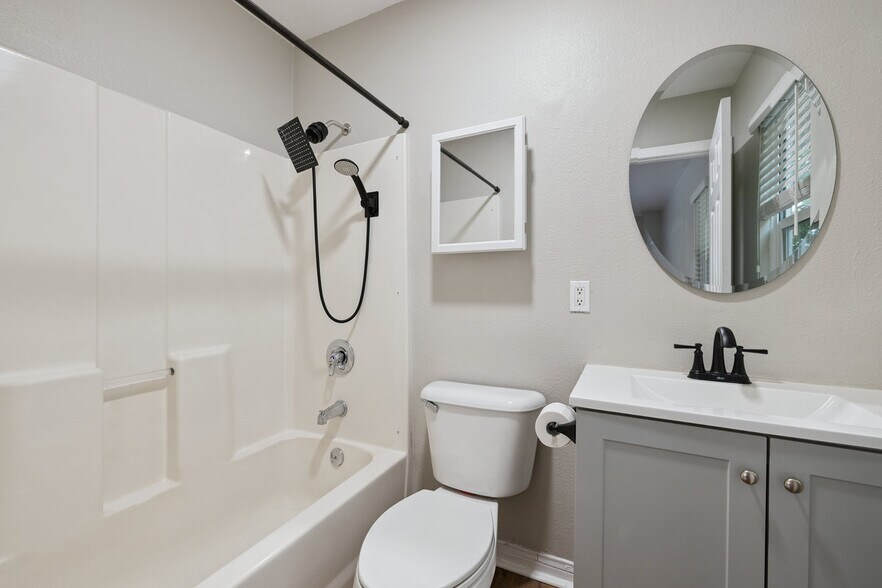 Building Photo - 3709 Las Flores Canyon Rd