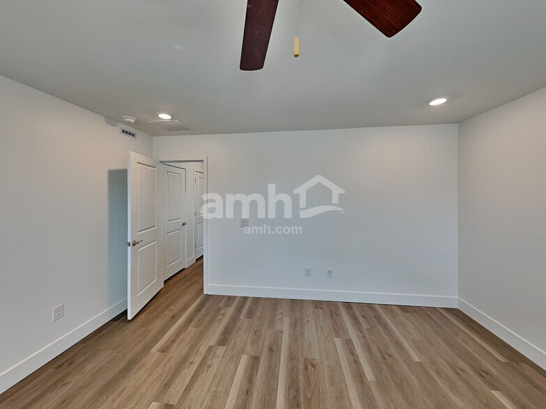 Building Photo - 9564 E Harkes Dr