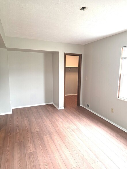 Building Photo - 1653 Southbend Dr