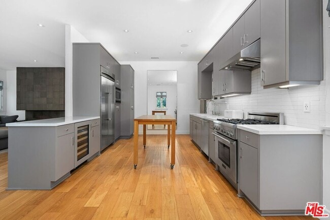 Building Photo - 429 N Lucerne Blvd