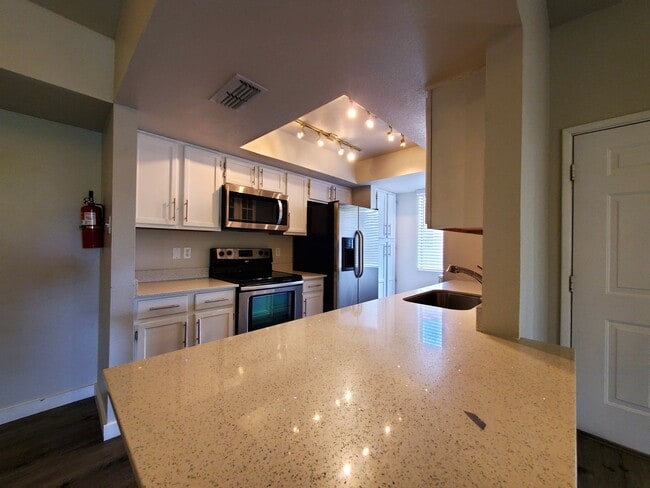 Building Photo - **MOVE IN SPECIAL***HALF OFF FIRST MONTHS RENT. UPSTAIRS 2 BEDROOM CONDO OVERLOOKING GREENBELT