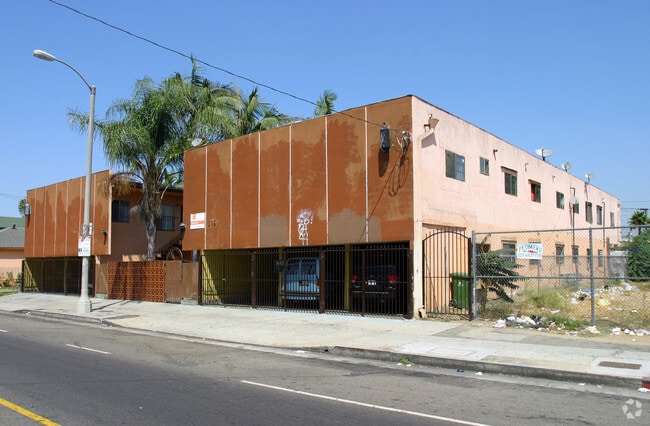 Building Photo - 835 W Vernon Ave