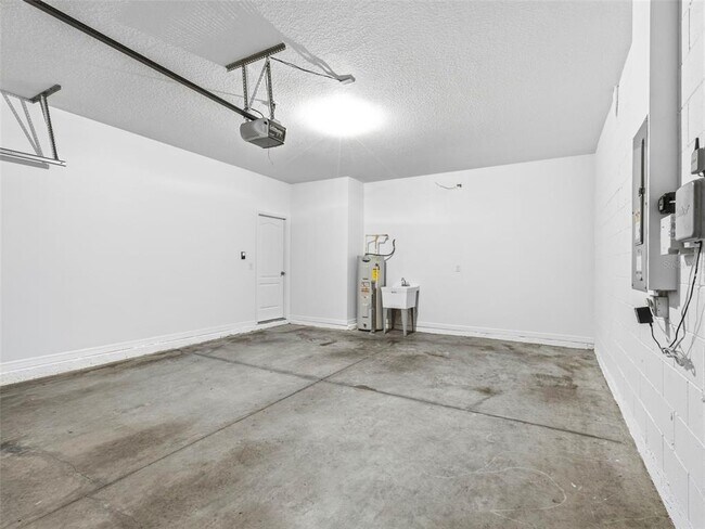 Building Photo - 2499 Calvano Dr