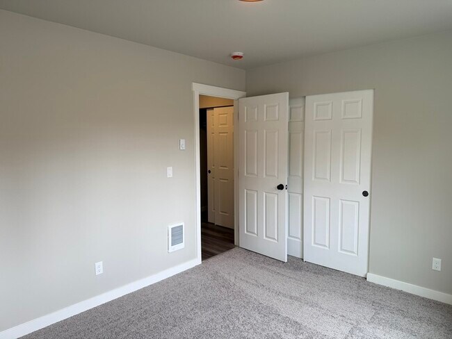 Building Photo - 4937 Sleater Kinney Rd NE