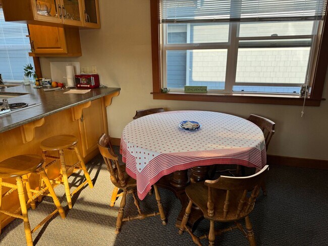 Building Photo - Beach House, Fully Furnished, Short Term J...