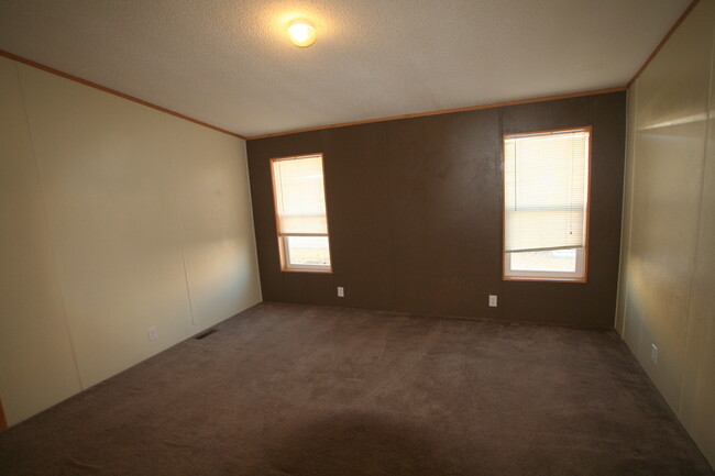 Building Photo - 3 bedroom 2 bathroom manufactured home