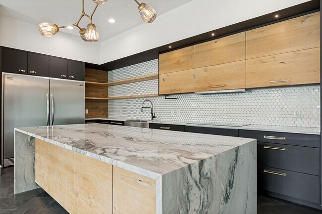 Building Photo - LUXURY TOWNHOME IN LONE STAR DISTRICT