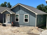 Building Photo - 494 Valley View St