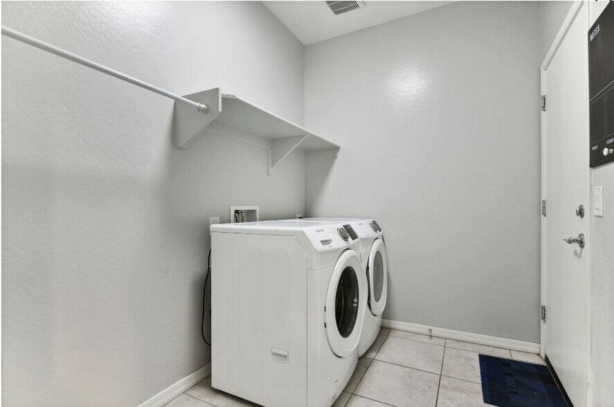 Building Photo - 7707 S 37th St
