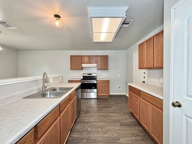 Building Photo - Spacious 4 Bedroom Home in Bristol Forest!