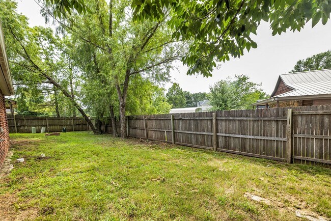 Building Photo - Welcome to this gorgeous home in the highl...