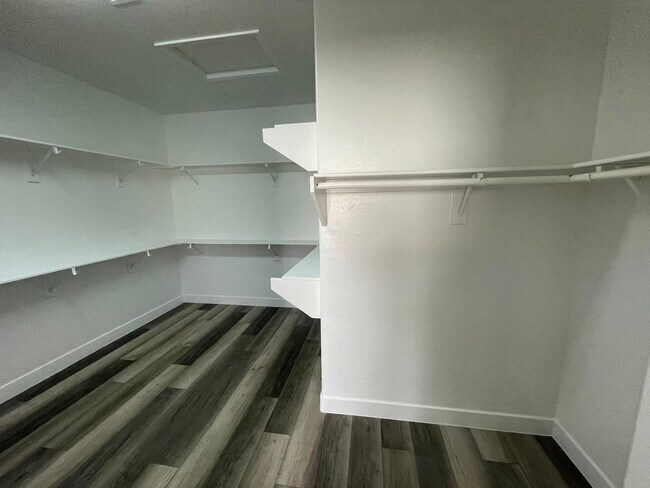 Building Photo - 2225 E Detroit St