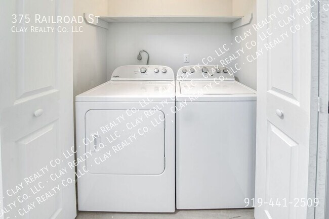 Building Photo - 375 Railroad St