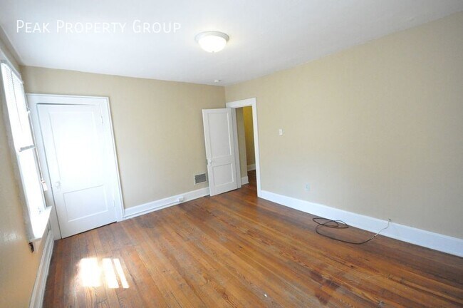 Building Photo - 406 E Northwood Ave