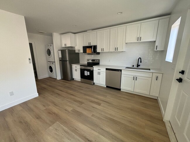 Building Photo - 1231 Mott St