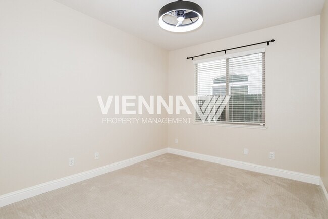 Building Photo - 1805 La Guardia Cir