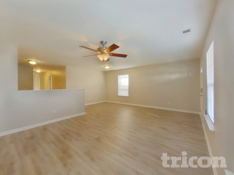 Building Photo - 226 Blazer Dr