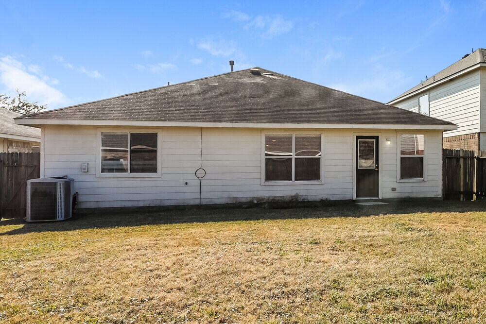 Building Photo - 25418 Barmby Dr
