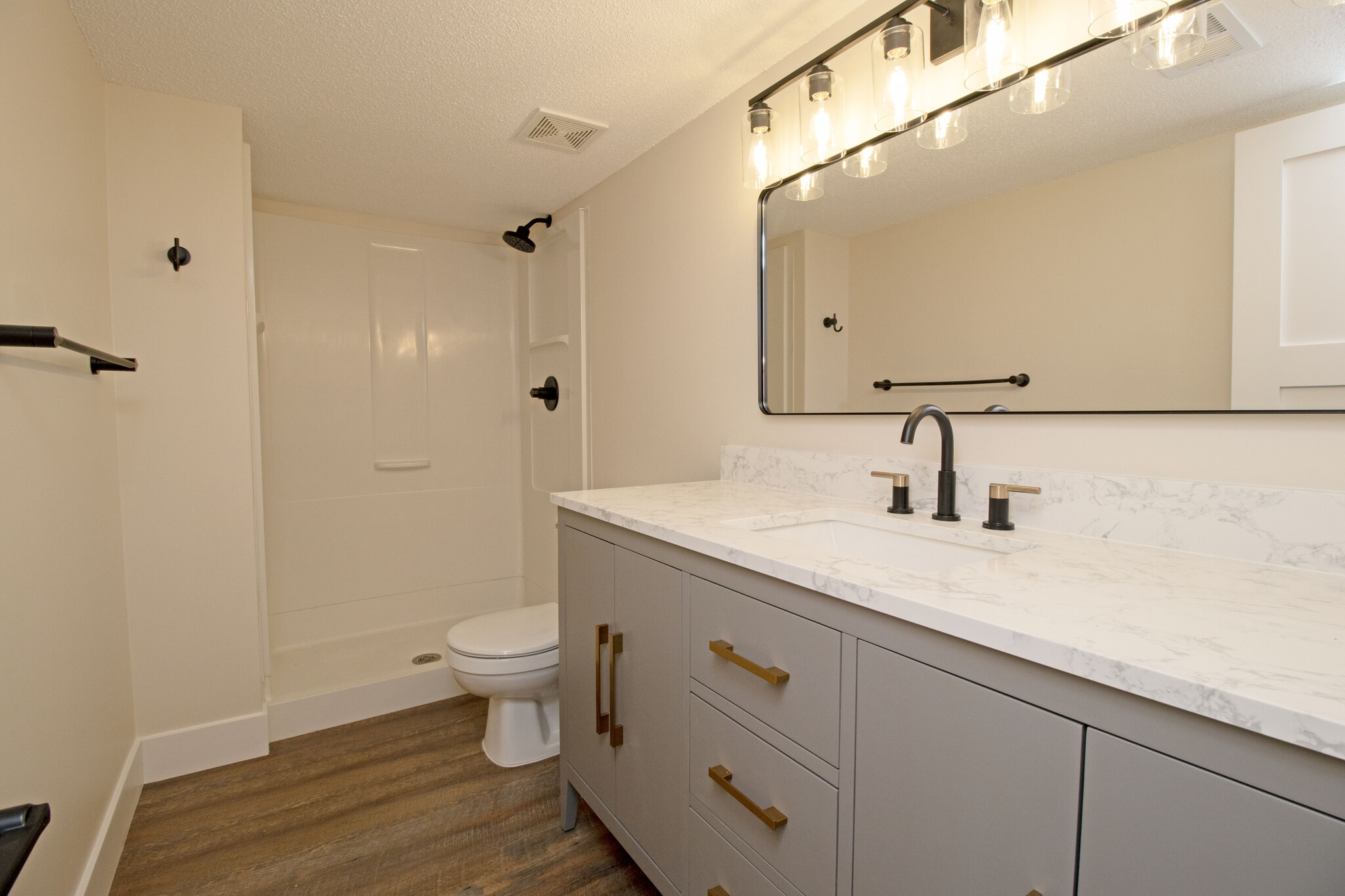 Building Photo - 6082 Kalland Cir NE