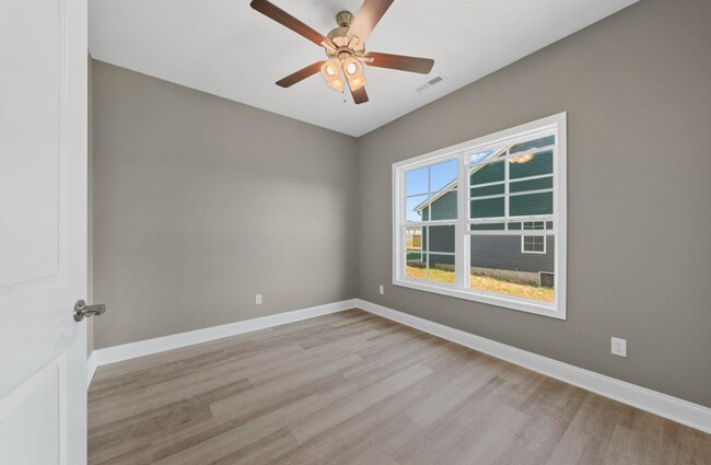 Building Photo - 600 Victoria Wy