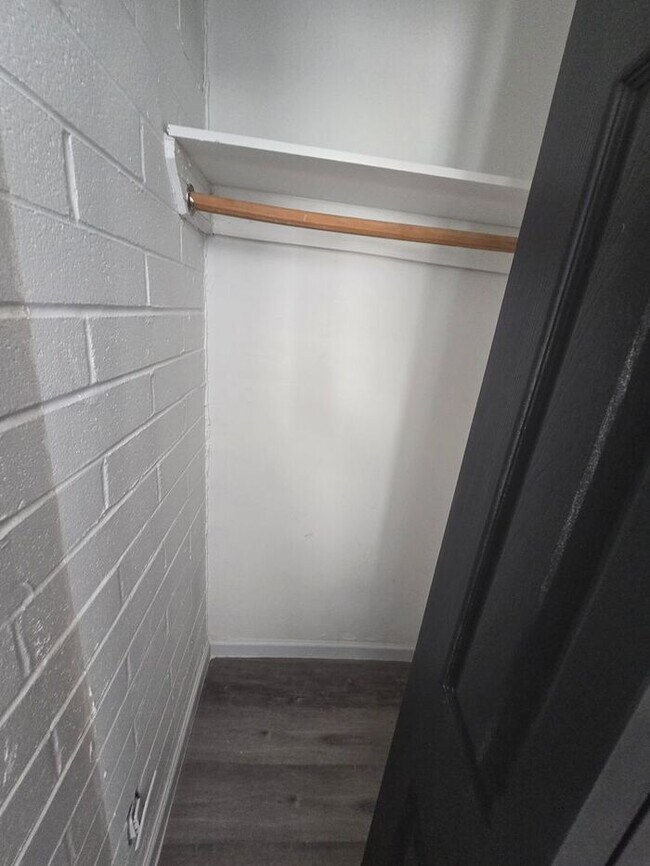 Building Photo - Rooms for Rent – Furnished, Lockable, & Private Backyard! 6 Spots Open.