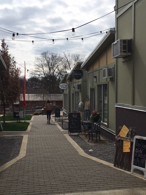 Building Photo - Five Points / East Nashville !!