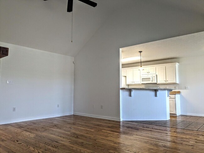 Building Photo - 508 Simoni Pl