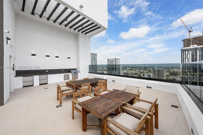 Building Photo - 225 N Miami Ave