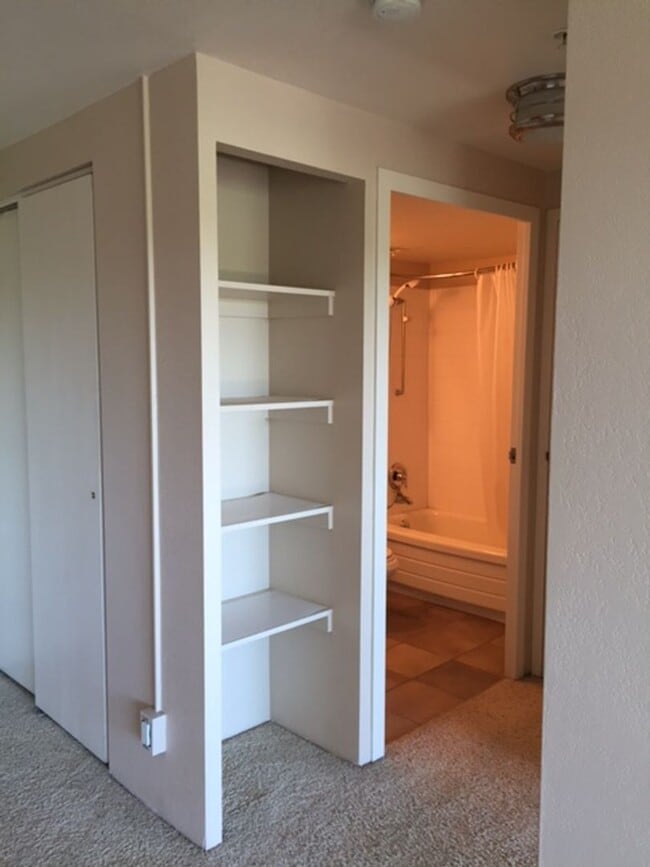 Building Photo - 1 Bedroom at Citywalk Downtown with Utilities Included!!