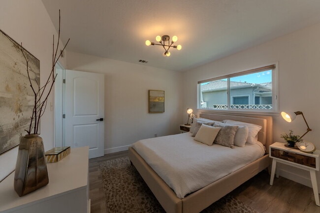 Building Photo - 3914 Somerset Dr